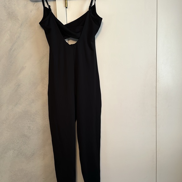 New Revolve's WellBeing + Beingwell twisted front jumpsuit size small - Picture 3 of 9